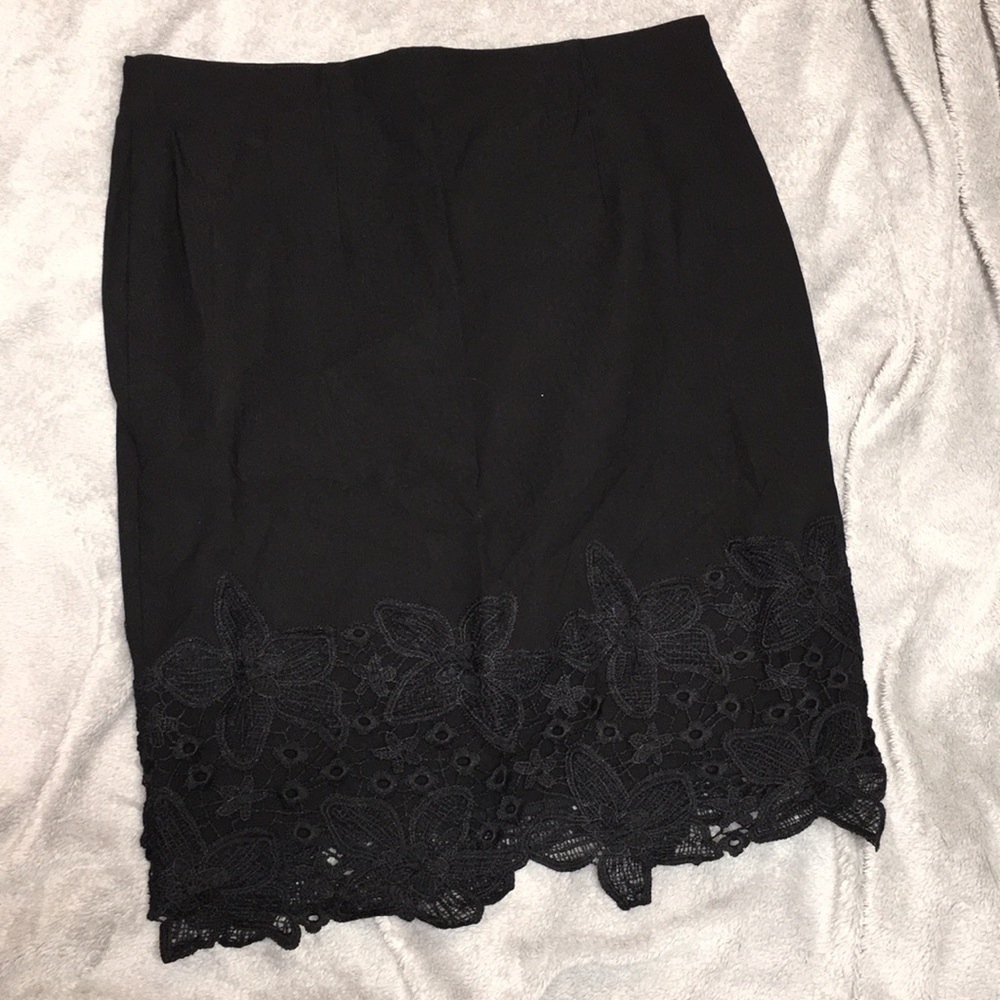 Black skirt with lace